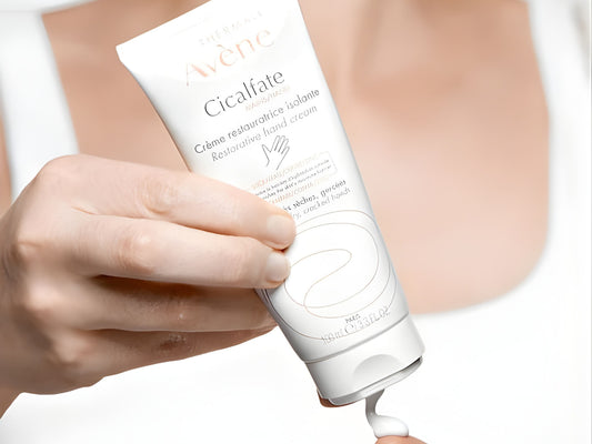 Avene Cicalfate Restorative Hand Cream. How to use it: Hydrated and nourished hands while protecting and killing harmful bacteria. Help wounds to heal and soothes.  The Avene Cicalfate Hand Cream alw
