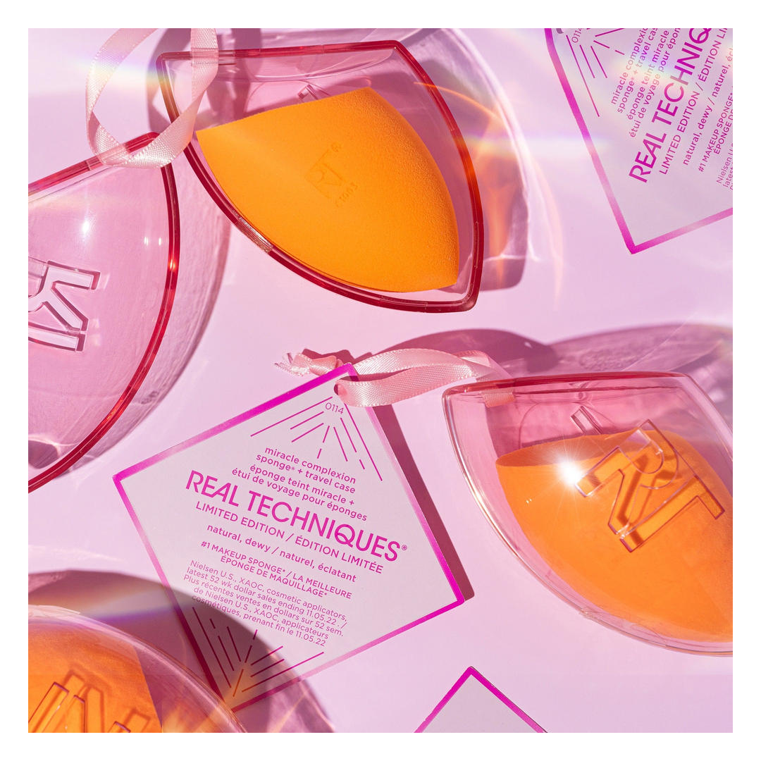 Real Techniques Miracle Complexion Sponge & Travel Case Ornament