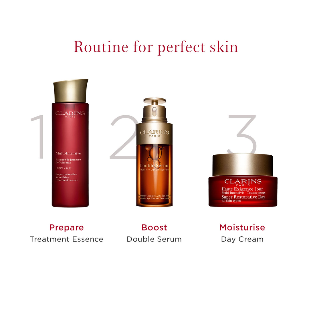 Clarins Super Restorative Smoothing Treatment Essence